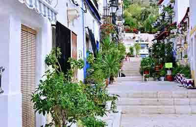 城鎮(zhèn)經(jīng)濟(jì)與管理論文